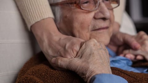 What to Bring for Your Spouse’s Move to Memory Care